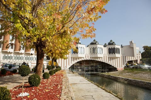 Property building, River view, Parking
