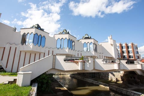 Facade/entrance, Day, Decorative detail, Autumn
