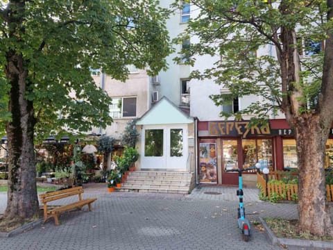 Property building, Street view, Location