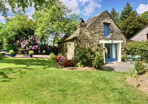Property building, Patio, Day, BBQ facilities, Garden, Balcony/Terrace