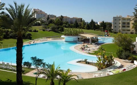 Restaurant/places to eat, Garden, Swimming pool