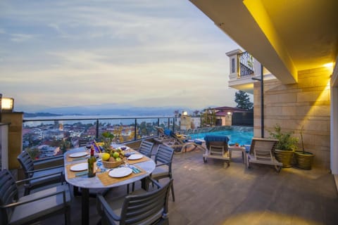 Balcony/Terrace, Sea view, Swimming pool