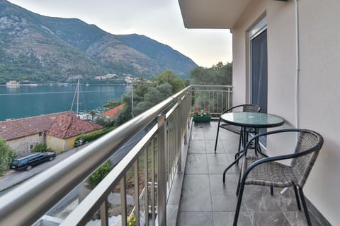 View (from property/room), Balcony/Terrace, City view, Mountain view, Sea view, Street view