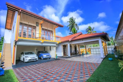 Property building, Facade/entrance, Parking