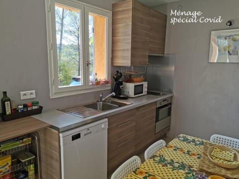 Appart "Pins & parasol", piscine chauffée et bain à remous Apartment in Lorgues