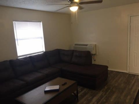 Downstairs One Bedroom Close To Fort Sill! Apartment in Lawton