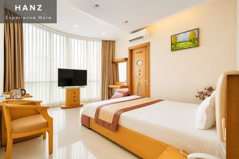 Communal lounge/ TV room, Bed, TV and multimedia, Living room, Photo of the whole room, Seating area, Evening entertainment, Bedroom, air conditioner