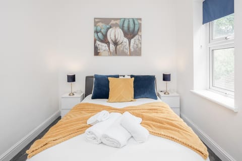 Bed, Decorative detail, Decorative detail, Bedroom, towels, towels