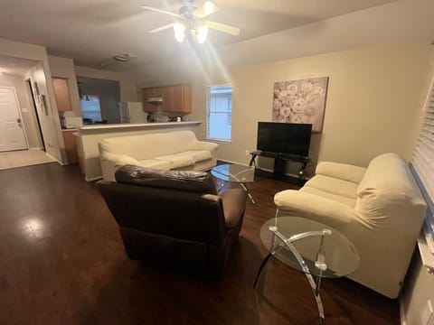 Spacious 3 bed/ 2 bathroom House in Conroe, TX House in The Woodlands