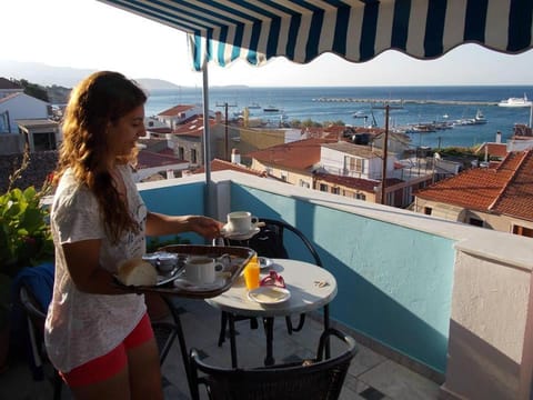 Staff, Restaurant/places to eat, Spring, Summer, Autumn, On site, Sunrise, Family