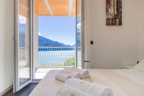 Bedroom, Garden view, Lake view, Mountain view