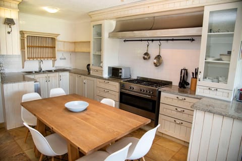 NEW LISTING - 4 Laguna Grove - Life On The Water Apartment in Knysna