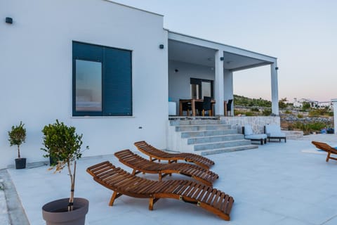 Villa Zlatno Sunce in the hills near Trogir Villa in Šibenik-Knin County, Croatia