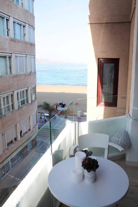 Facade/entrance, Balcony/Terrace, Beach, Sea view