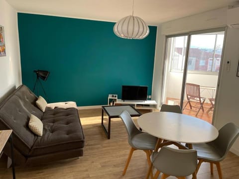 TV and multimedia, Living room, Dining area