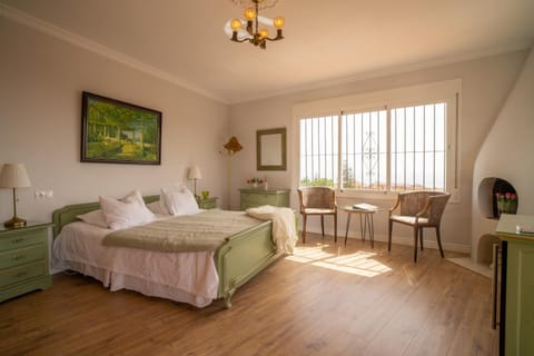 Bed, Photo of the whole room