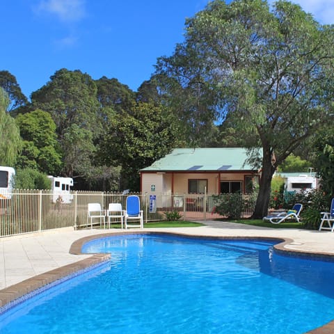 Swimming pool, Swimming pool