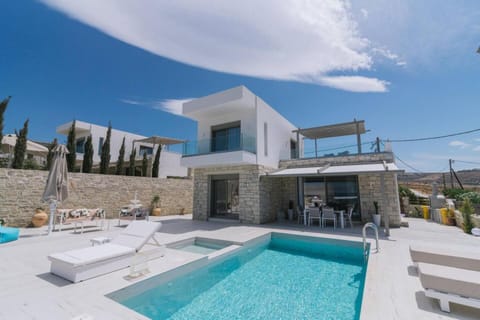 Swimming pool, sunbed