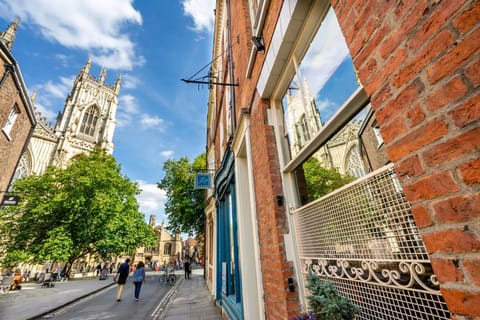 Landmark view, Street view