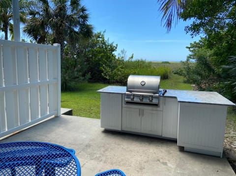 On the Beach, Walk to Village, Watch the Sunsets from Balcony House in Siesta Beach