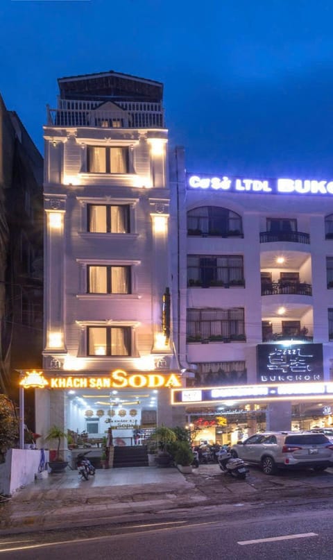 Property building, Night, City view, Location, Parking