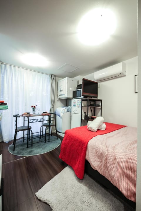 Bed, TV and multimedia, Dining area, Bedroom, washing machine, dryer