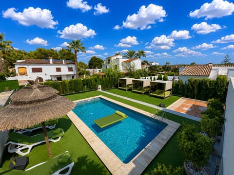 Garden view, Swimming pool, sunbed