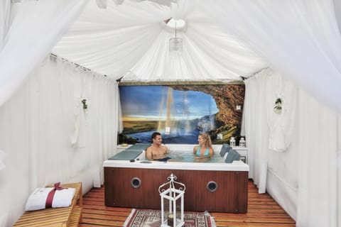 Hot Tub, Hot Tub