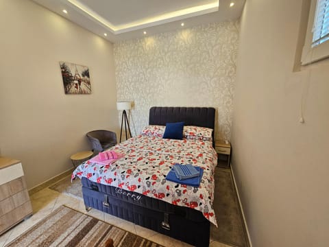 Bed, Photo of the whole room, Bedroom