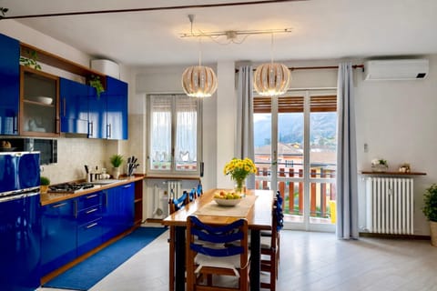 Kitchen or kitchenette, Dining area, stove