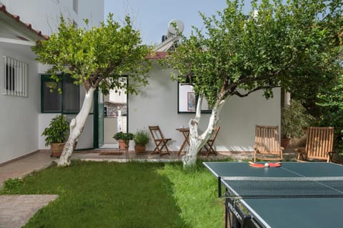Facade/entrance, Garden, Garden, Table tennis