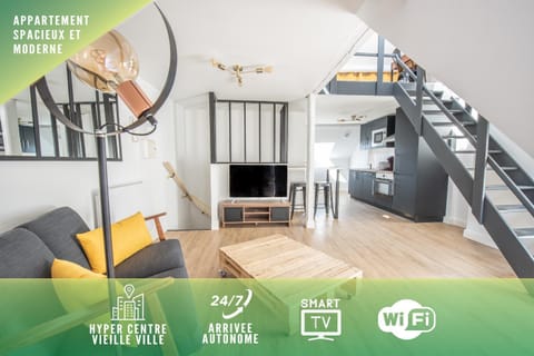 Kitchen or kitchenette, Living room, kitchen