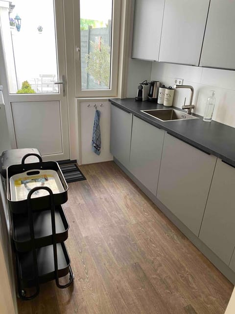 Coffee/tea facilities, Kitchen or kitchenette, Family