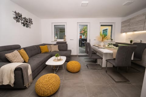 Kitchen or kitchenette, Seating area, Dining area, dishwasher, toaster, kitchen, kitchen, air conditioner, air conditioner