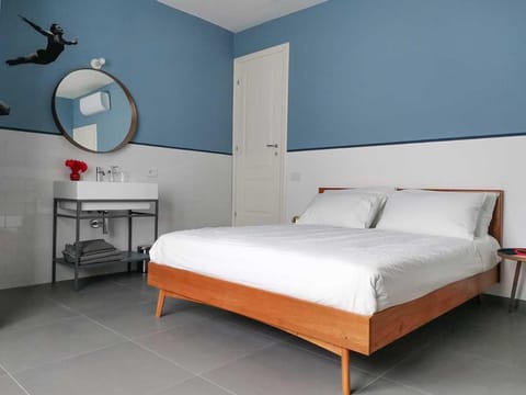 Casa Sebina - your design home on the lake - 3 bathrooms 3 bedrooms Bed and Breakfast in Desenzano del Garda