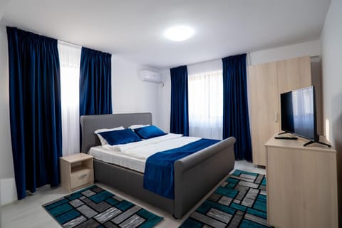 Bed, TV and multimedia, Photo of the whole room