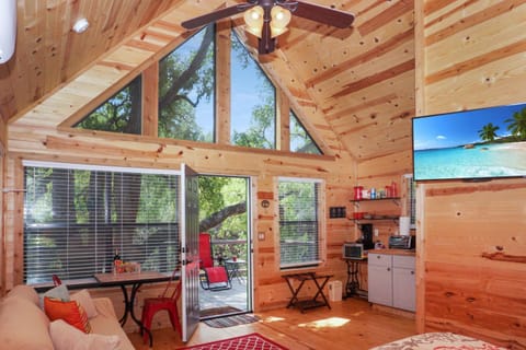 Arbor House of Dripping Springs - Garden House House in Rio Grande