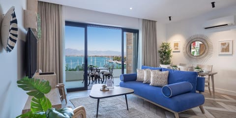 Natural landscape, Living room, Seating area, Dining area, Sea view