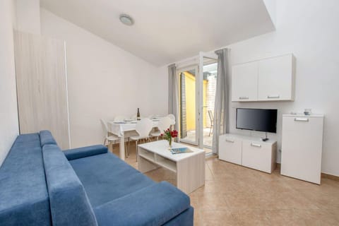 Modern apartment in Bašanija - 73 m² - Balcony and air conditioning Apartment in Istria County