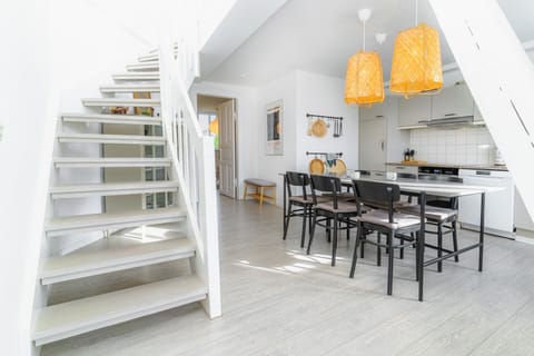Kitchen or kitchenette, Dining area, pet friendly, stove