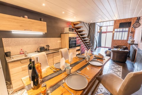 Loft industriel XXL 130m2 - Centre ville - Parking Apartment in Auvergne-Rhône-Alpes