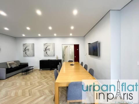 127 - Urban Beautiful 4BR in Montorgueil Apartment in Paris