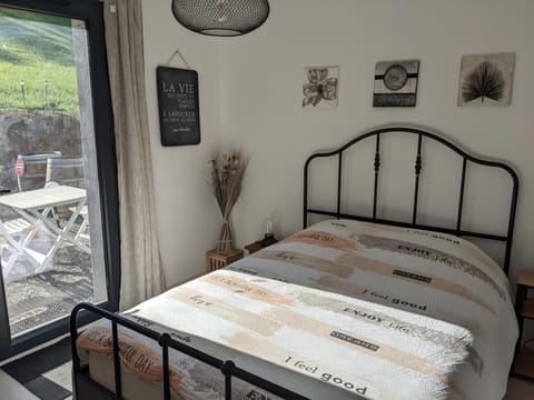 Bed, Balcony/Terrace, Bedroom
