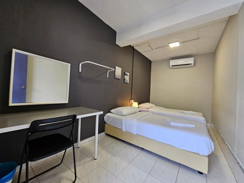 Bed, Photo of the whole room, Bedroom, air conditioner