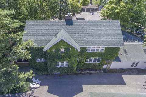 Ivy Manor Nature lodge in Saugatuck