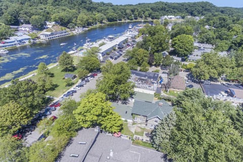 Ivy Manor Nature lodge in Saugatuck