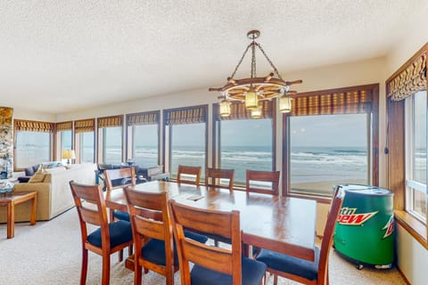 Friend-Ship House in Rockaway Beach