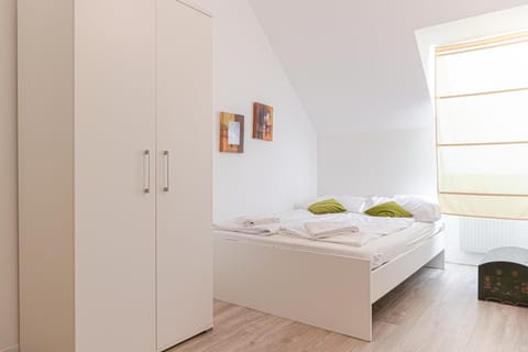 Bed, Bedroom, towels, wardrobe
