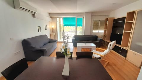 TV and multimedia, Living room, Seating area, heating, air conditioner