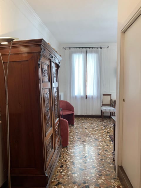 B&B Al Teatro with canal view Bed and Breakfast in San Marco